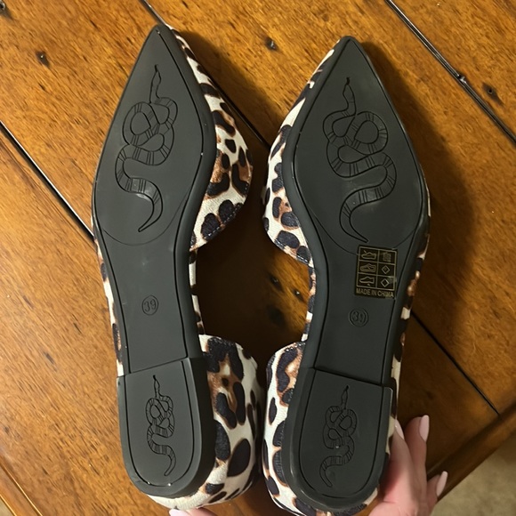 CUTE never worn size 39 (8.5) leopard women’s flats - Picture 2 of 4